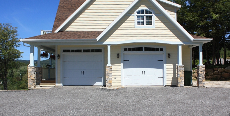 Garage Doors : New Hampshire (R-16)